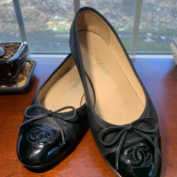 Authentic Chanel Lambskin Leather Ballet Flats 36.5 Black CC Bow Patent Cap Toe - Picture 1 of 16